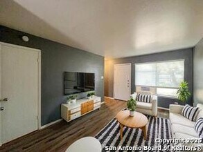 2802 Lasses Blvd in San Antonio, TX - Building Photo - Building Photo