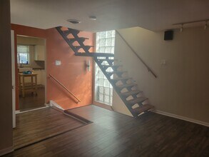 1043 S Trenton Ave, Unit 2 in Pittsburgh, PA - Building Photo - Building Photo