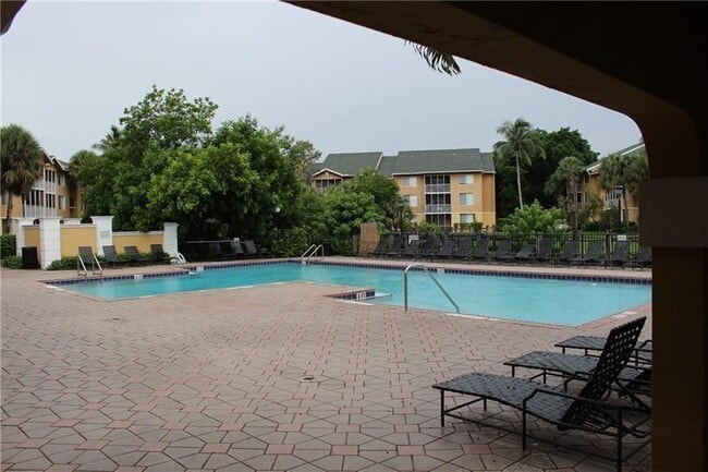 4055 W McNab Rd, Unit H201