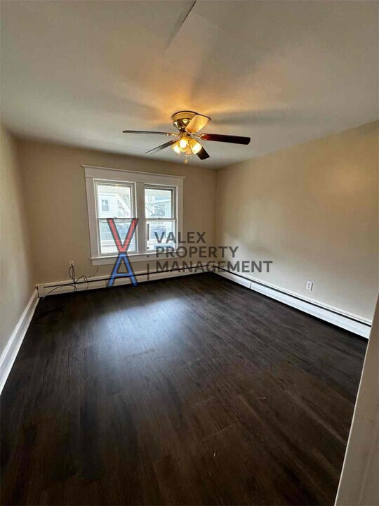 531 N Bromley Ave in Scranton, PA - Building Photo
