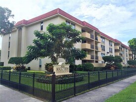 1000 Spanish River Rd, Unit 4D in Boca Raton, FL - Building Photo