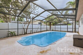 6804 120th Pl in Largo, FL - Building Photo - Building Photo