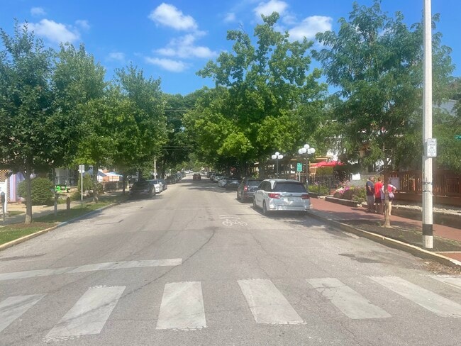 403 E 4th St, Unit 403C in Bloomington, IN - Foto de edificio - Building Photo