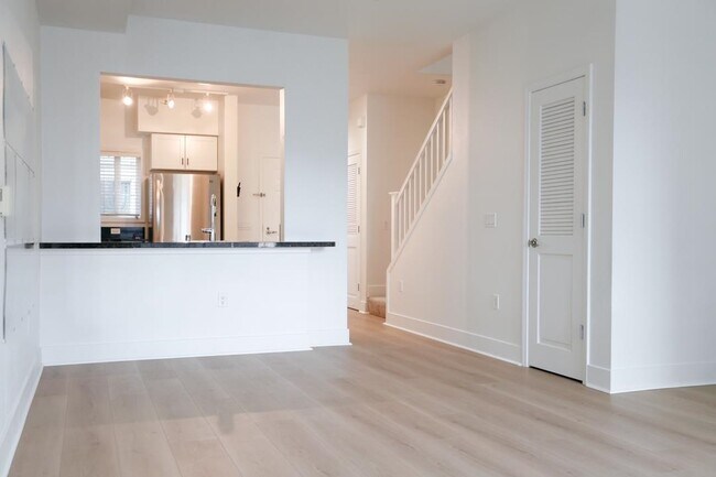 1587 Brunswig Ln in Emeryville, CA - Building Photo - Building Photo