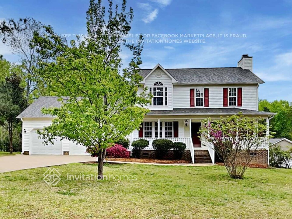 6829 Oviedo Dr in Raleigh, NC - Foto de edificio