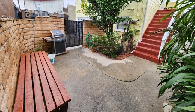 947 Victoria Ave in Venice, CA - Foto de edificio - Building Photo