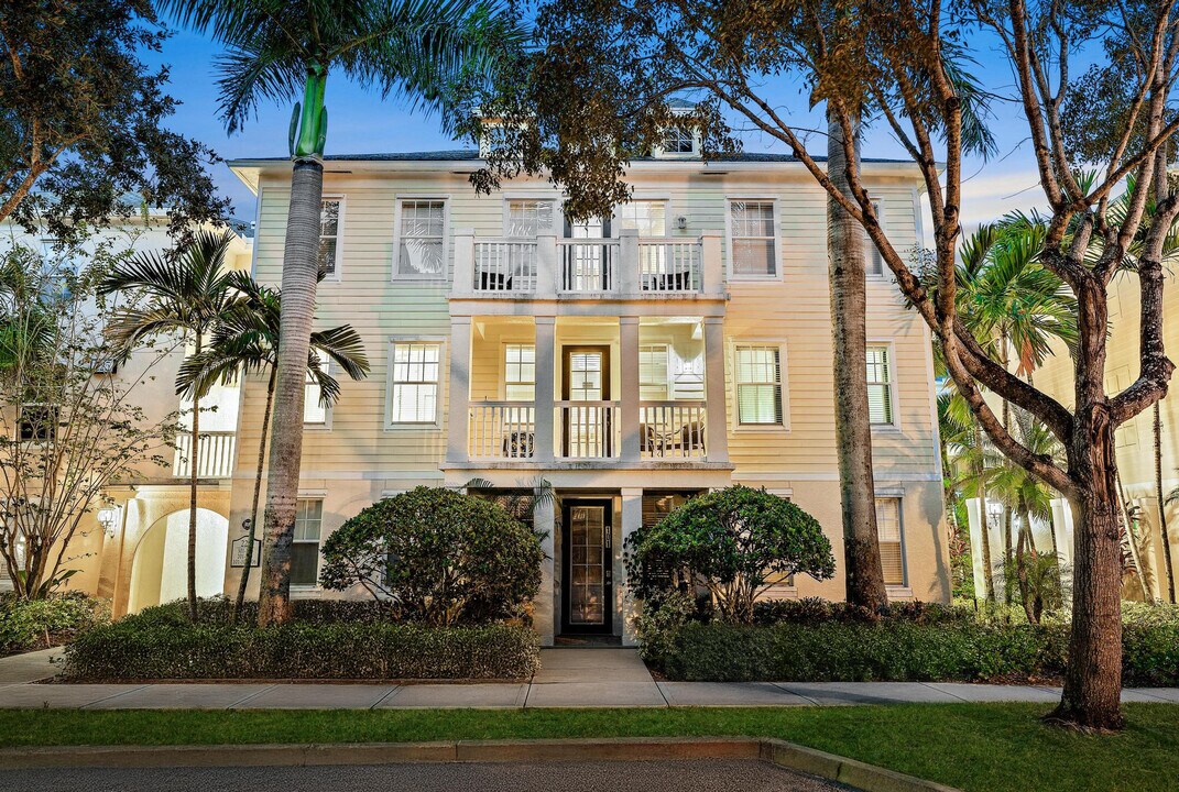 225 Murcia Dr in Jupiter, FL - Building Photo
