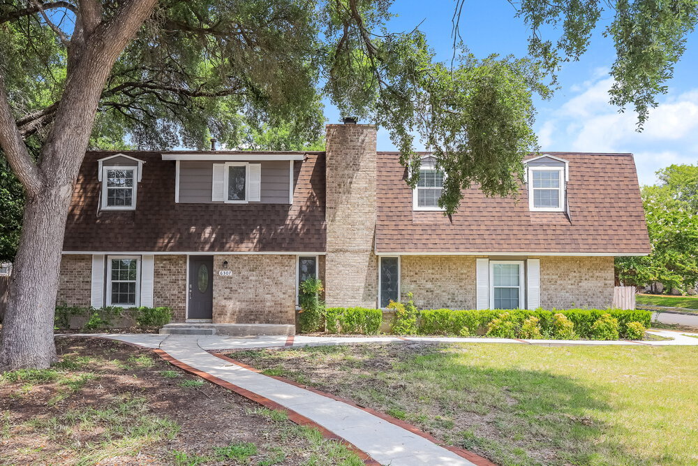 6307 Handsome Lake Dr in San Antonio, TX - Foto de edificio