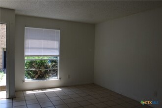 2409 Valley Forge Ave in Temple, TX - Foto de edificio - Building Photo
