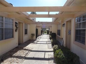 11135 Carriage Hill Dr in Port Richey, FL - Building Photo
