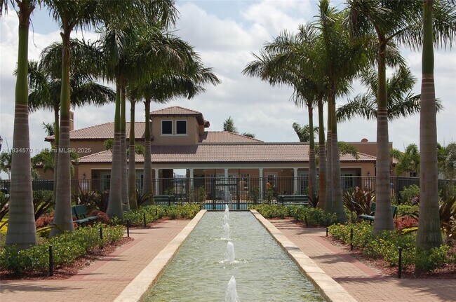 983 SW 147th Ave in Pembroke Pines, FL - Building Photo - Building Photo