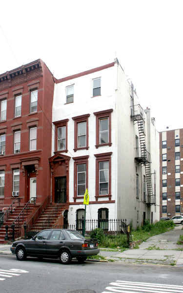 598 Quincy St in Brooklyn, NY - Building Photo