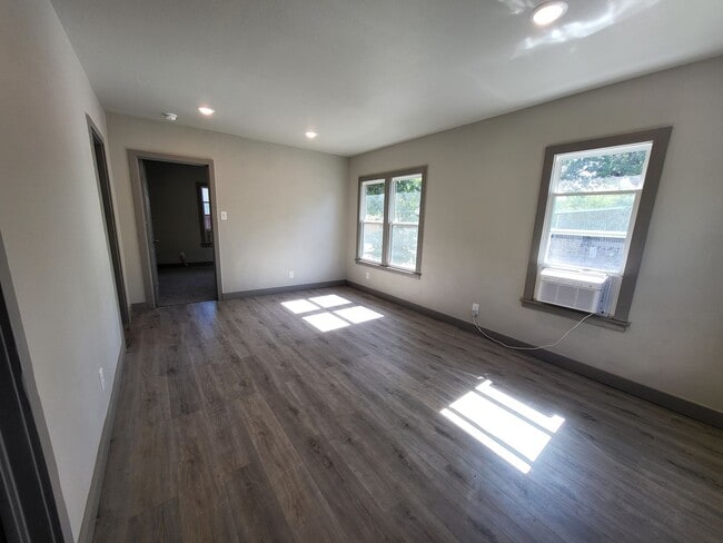 1303 Fenfield Ave in San Antonio, TX - Building Photo - Building Photo