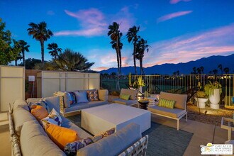 929 Bernardi Ln in Palm Springs, CA - Foto de edificio - Building Photo