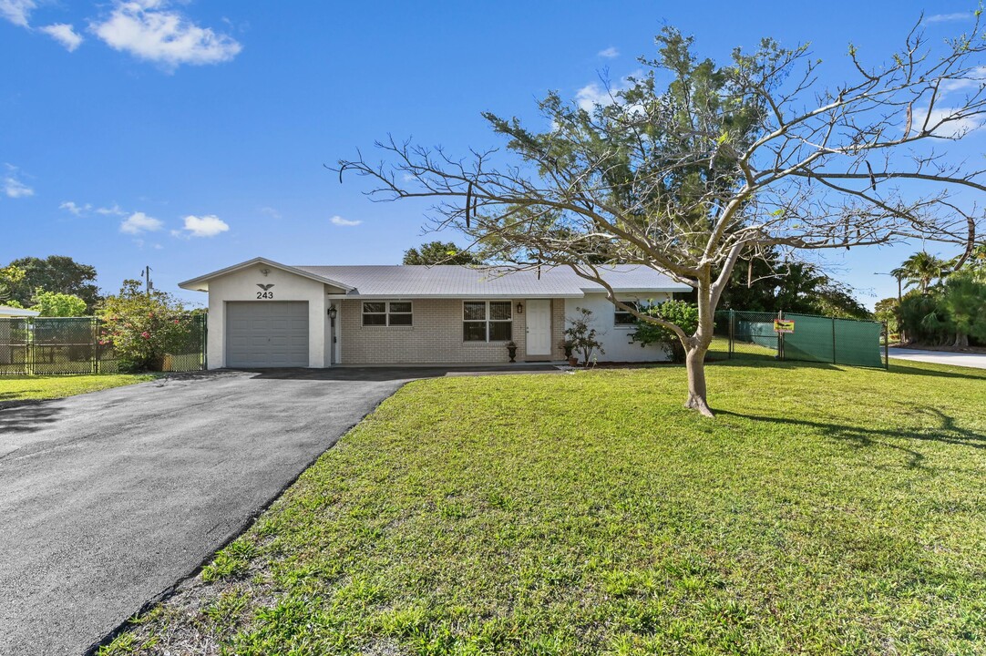 243 NW 35th St in Boca Raton, FL - Building Photo