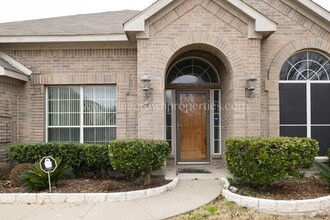 8300 Cedarcrest Ln in Fort Worth, TX - Building Photo - Building Photo