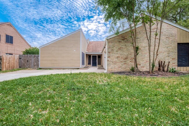 15910 Tumbling Rapids Dr in Houston, TX - Building Photo - Building Photo