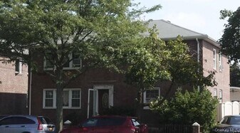 86-07 Little Neck Pkwy in Queens, NY - Building Photo