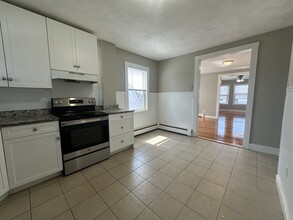 76 Fremont St, Unit 2 in Winthrop, MA - Foto de edificio - Building Photo