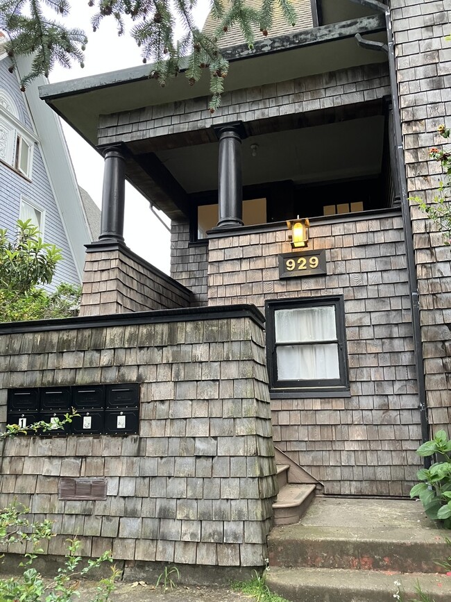 929 Georgia St, Unit #4 in Vallejo, CA - Building Photo - Building Photo