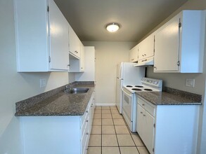 Lincoln Courtyards at 531 Glendora Avenue in Stockton, CA - Foto de edificio - Interior Photo