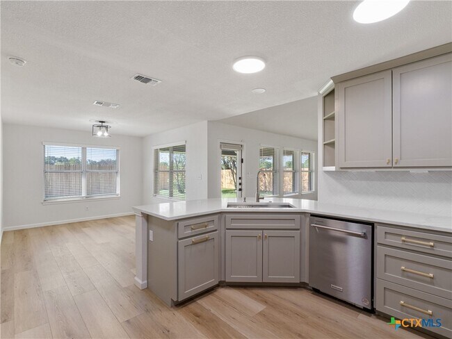 property at 1625 Sunnybrook Dr