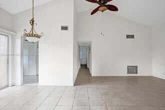 7135 W Sunrise Blvd in Plantation, FL - Building Photo - Building Photo