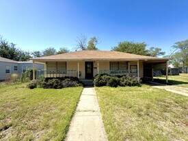 1326 Hillcrest St in Amarillo, TX - Building Photo