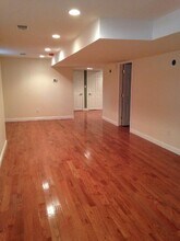 222 Winchester St, Unit 2 in Brookline, MA - Foto de edificio - Building Photo