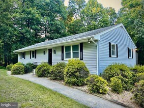 6405 White Oak Ct in Frederick, MD - Foto de edificio - Building Photo