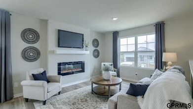 18801 Ogden St in Elkhorn, NE - Foto de edificio - Building Photo