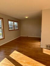 1688 Locust St in Des Plaines, IL - Building Photo - Building Photo