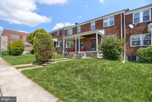 property at 1323 N Kenwood Ave