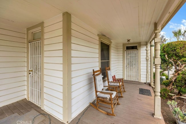 306 W 5th St in Perris, CA - Foto de edificio - Building Photo