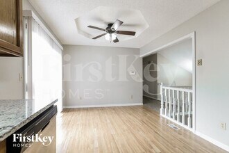 517 SE Onyx Dr in Lee's Summit, MO - Building Photo - Building Photo