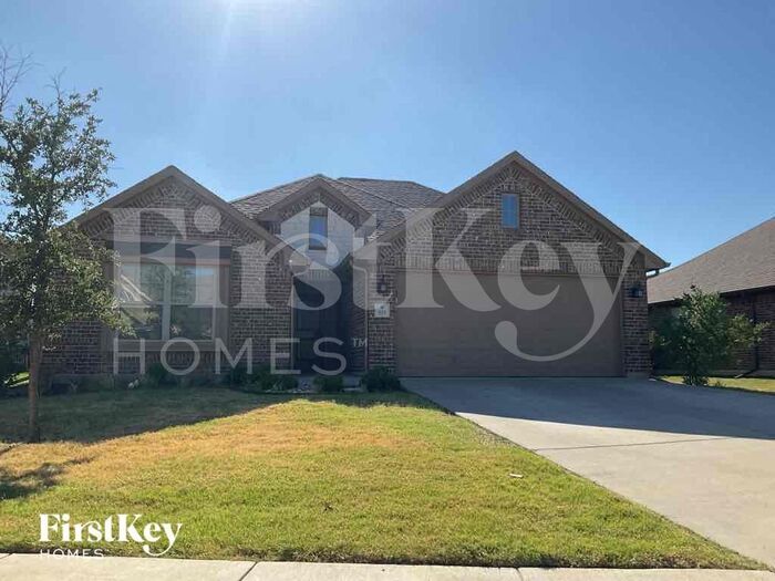 909 St Andrews in Burleson, TX - Building Photo