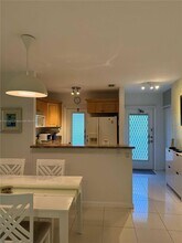 5141 W Oakland Park Blvd in Lauderdale Lakes, FL - Building Photo - Building Photo