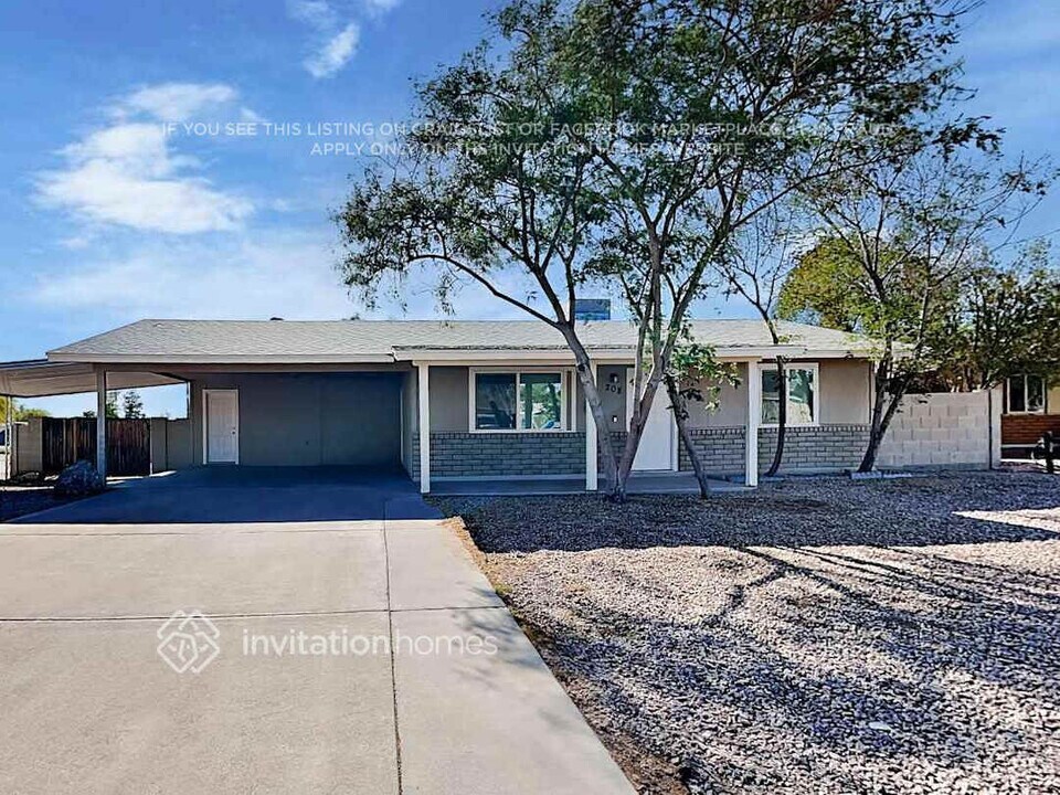 208 N 100th Pl in Mesa, AZ - Foto de edificio