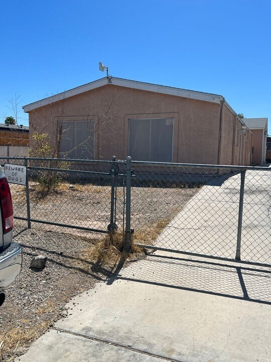 560 Ramar Rd in Bullhead City, AZ - Building Photo