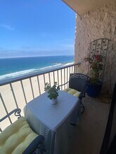 727 Esplanade, Unit 304 in Redondo Beach, CA - Foto de edificio - Building Photo