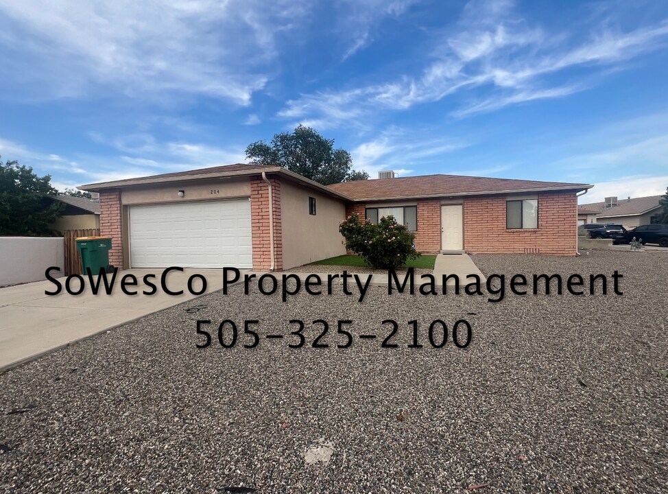 204 Westland Park Dr in Farmington, NM - Building Photo
