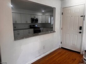 81-83-83 Hawthorne Ave, Unit 3 in Newark, NJ - Building Photo