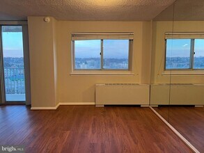 1225 Martha Custis Dr in Alexandria, VA - Foto de edificio - Building Photo