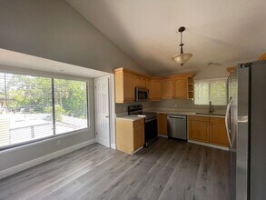545 Lake Ave in Altamonte Springs, FL - Building Photo - Building Photo