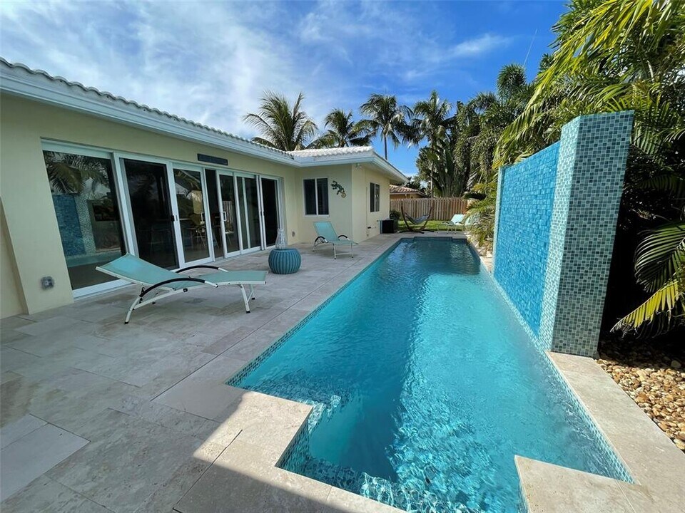 290 Tropic Dr in Lauderdale-by-the-Sea, FL - Building Photo