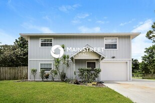 8066 Matanzas Rd in Ft. Myers, FL - Building Photo