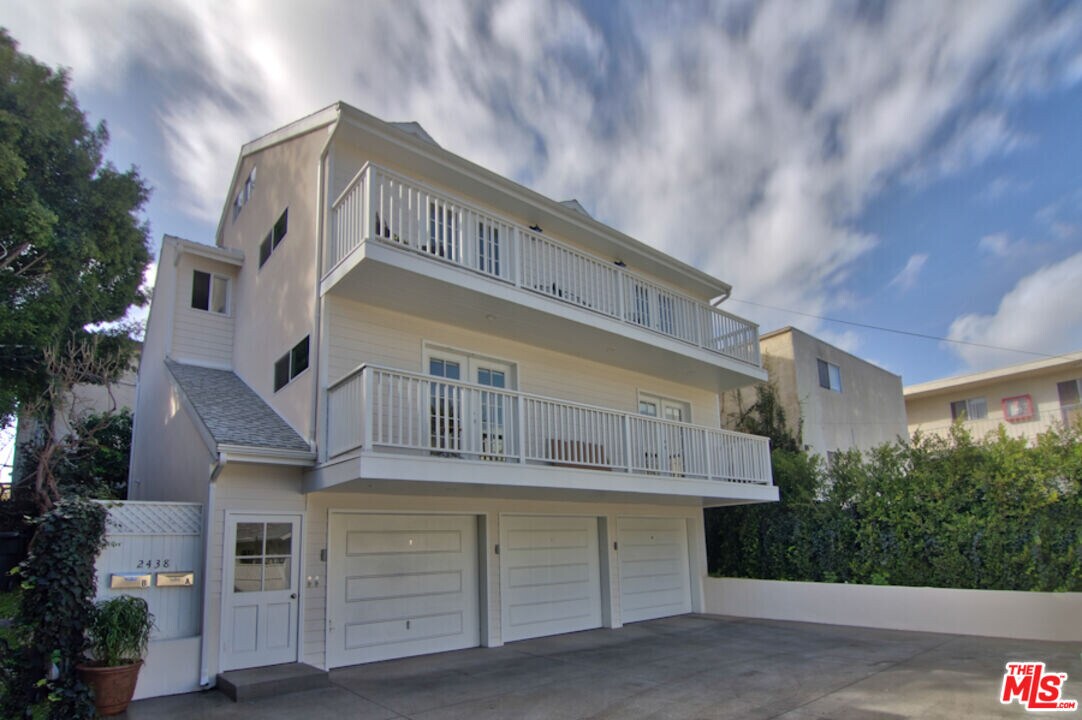 2438 5th St in Santa Monica, CA - Building Photo