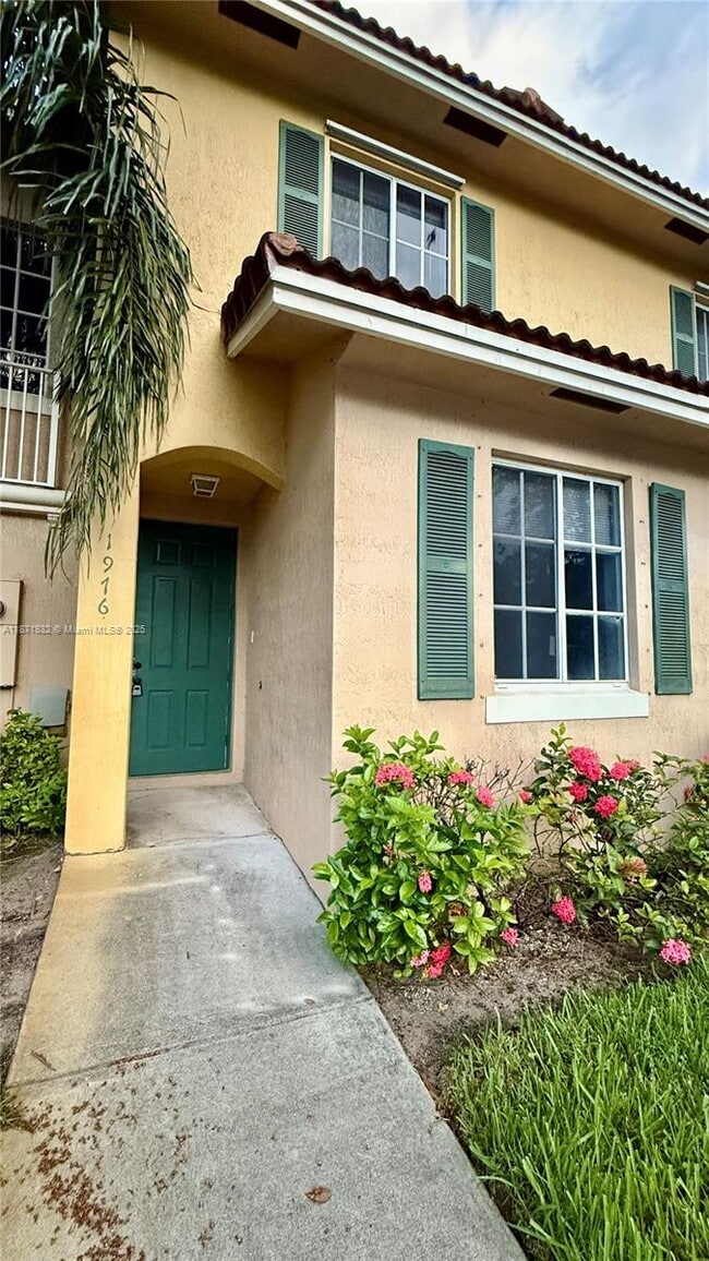 1976 SW 60th Terrace in North Lauderdale, FL - Building Photo - Building Photo