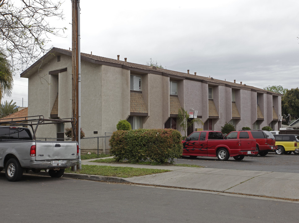 1108 Cacique St in Santa Barbara, CA - Building Photo