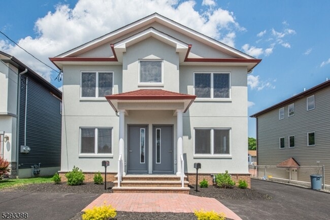 33 Van Dyke St in Wallington, NJ - Building Photo - Building Photo